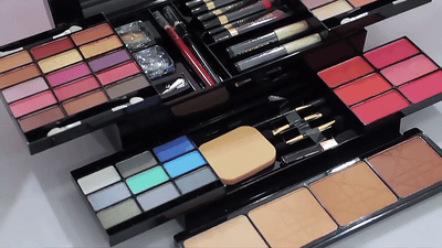 Classic Makeup Kit ©